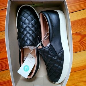 Brand new black Reese wide width memory foam insole sneakers